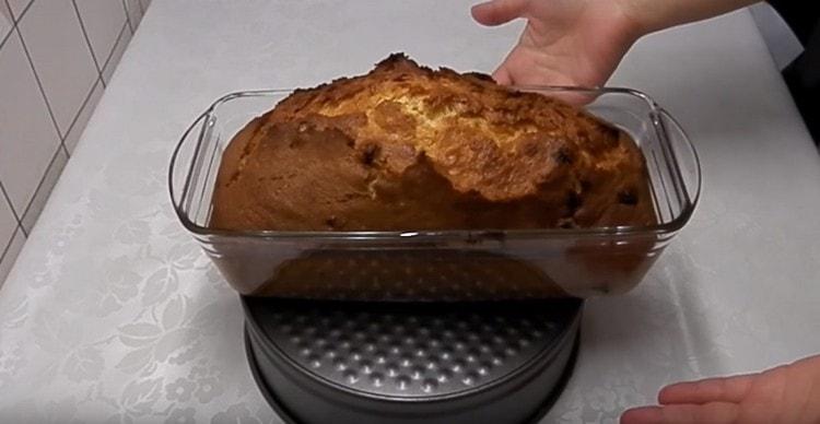 Торта с майонеза се пече за по-малко от час.