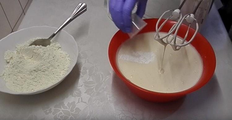 Introduire la levure chimique de la pâte.
