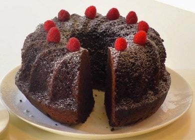Köstlicher und einfacher Schokoladenkuchen mit Kakao.