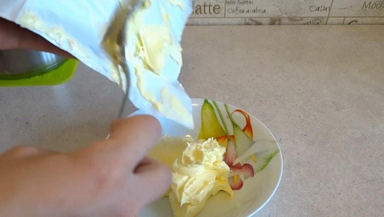 Separat die Butter schmelzen.