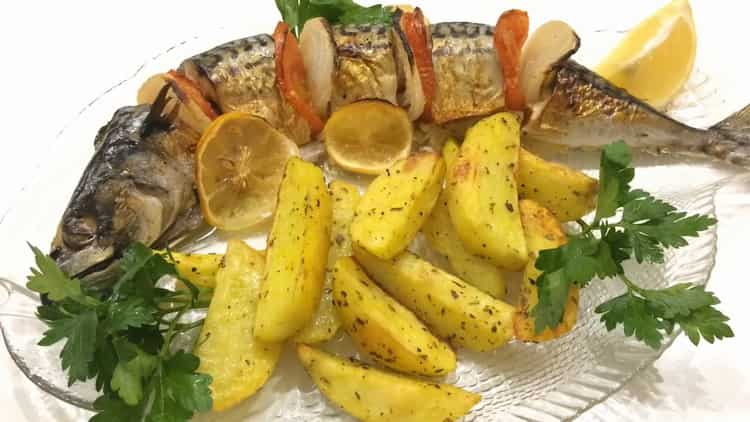 makrela v troubě s bramborami ve fólii je připravena