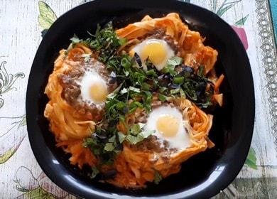 Hnízda na vaření těstovin s mletým masem a omáčkou: recept s fotografiemi krok za krokem.