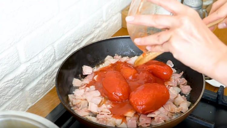 Fügen Sie die Tomaten in unserem eigenen Saft hinzu.