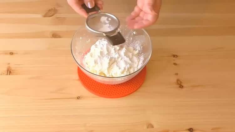 За приготвянето на бутер тесто с извара добавете праха