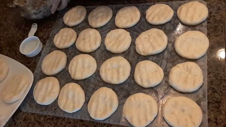 Hogyan lehet megtanulni, hogyan kell finom süteményeket főzni burgonyával és gombával