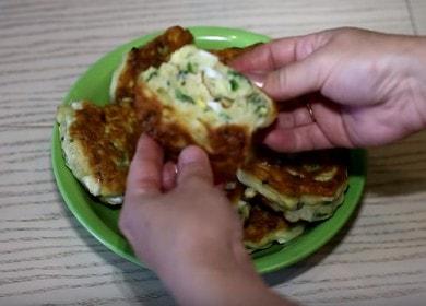 Cuciniamo torte pigre con cipolle e uova secondo una ricetta passo-passo con una foto.