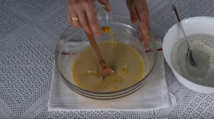 Lisää maku lisäämällä sitruunan kuori.