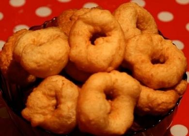 Wie man leckere Donuts nach einem klassischen Rezept kocht
