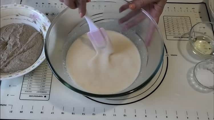 Búza rozskenyér készítéséhez készítsen tésztát búzalisztből