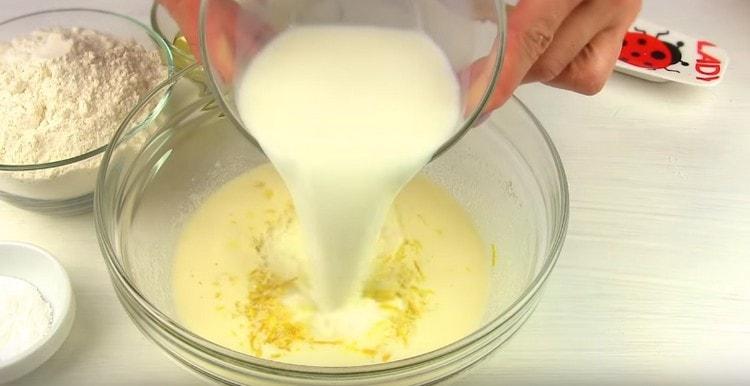 Introduciamo il latte nei componenti nella ciotola.