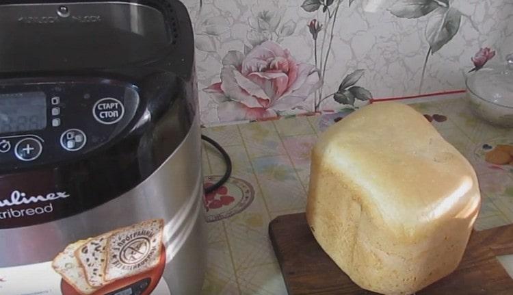 Wie Sie sehen, ist dieses Rezept für Brot in einer Mulineks-Brotmaschine äußerst einfach.