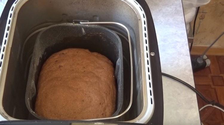 كما ترون. خبز الجاودار في آلة الخبز سهل التحضير.