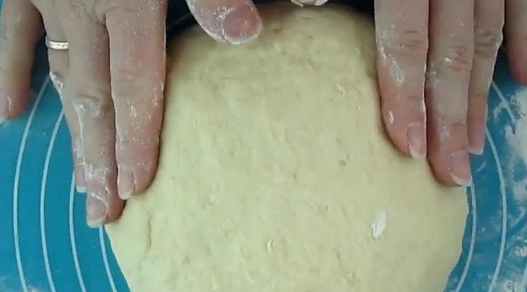 A megfelelően elkészített tészta ne tapadjon a kezéhez.
