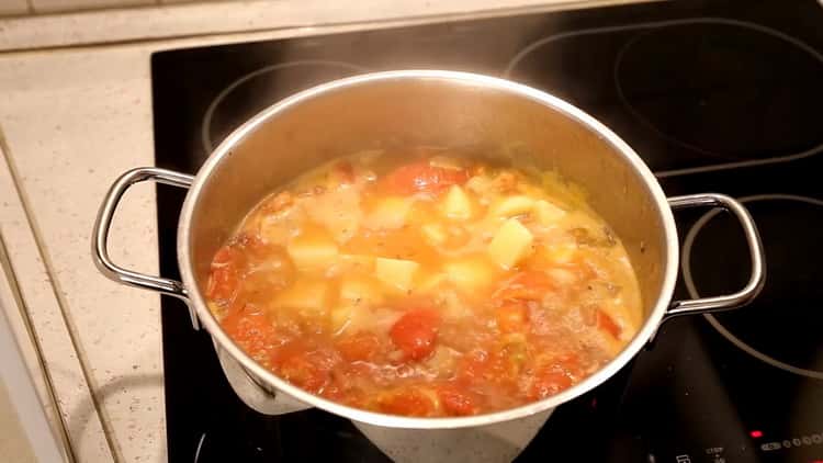 За да направите супа от полък, добавете картофи