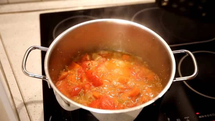 Per preparare la zuppa di pollock, aggiungi le spezie