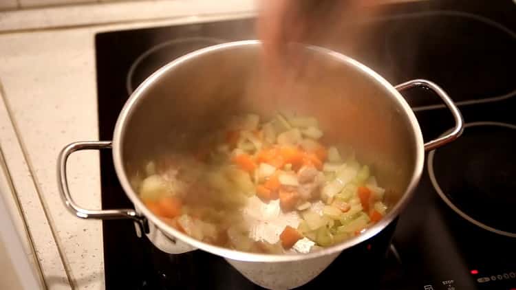 За поливка супа, задушете зеленчуци