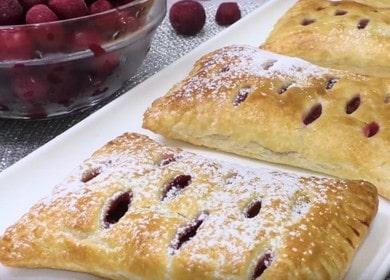 Puff pastry puff pastry na may mga berry - recipe para sa mabilis na matamis na cake