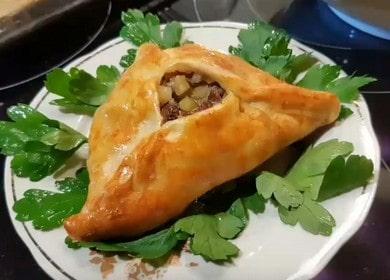 Nagluto kami ng mga Tatar pie sa bahay ayon sa isang hakbang-hakbang na recipe gamit ang isang larawan.
