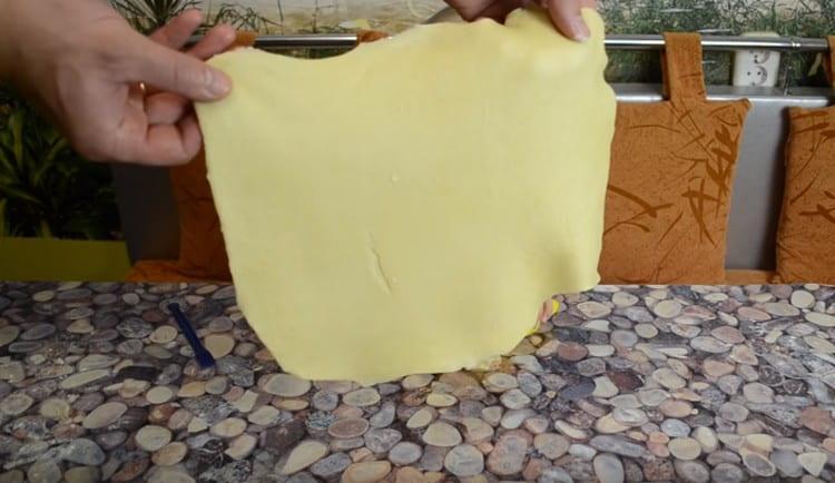 A croissant-tól készített tészta lehetővé teszi a tökéletes leveles tészta előállítását.