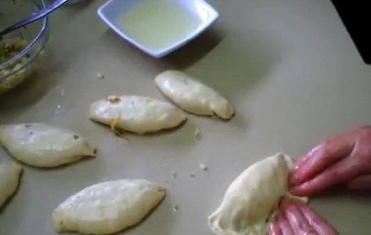 Kefír tészta serpenyőben lévő pitékhez: lépésről lépésre recept fotókkal