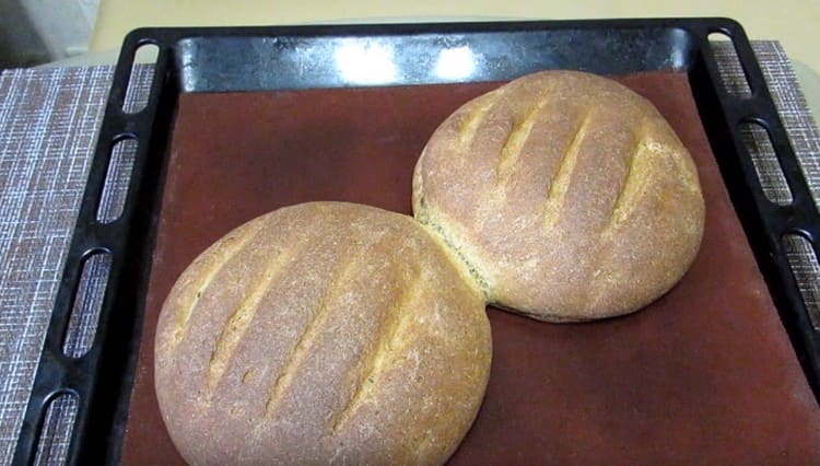 Prova questa ricetta e cuoci il meraviglioso pane di segale nel forno.