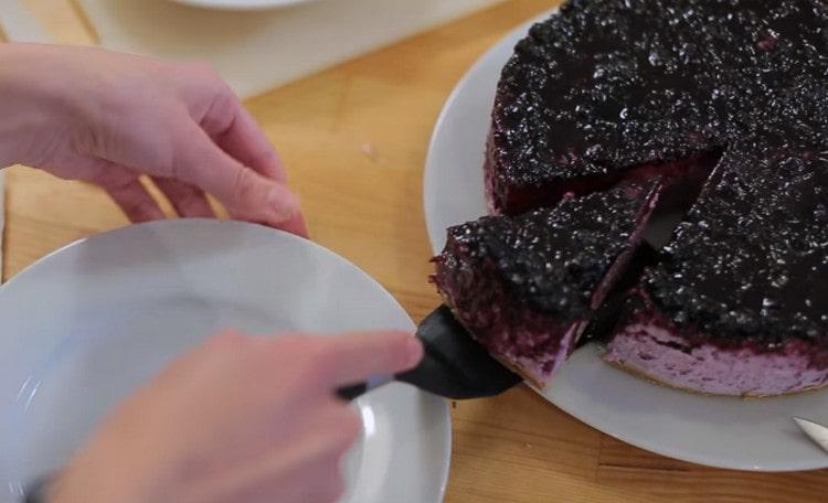 Το cheesecake Blueberry είναι απλώς ένα πολυτελές επιδόρπιο που σίγουρα θα σας αρέσει.