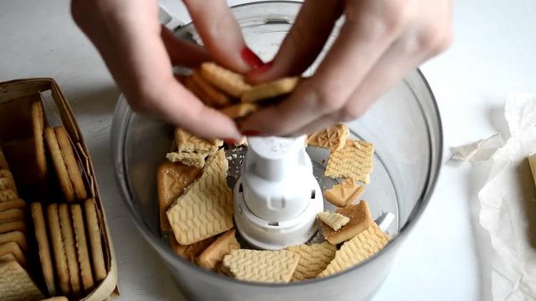 لعمل فطيرة بالجبن دون الخبز مع المسكربون ، قم بإعداد المكونات