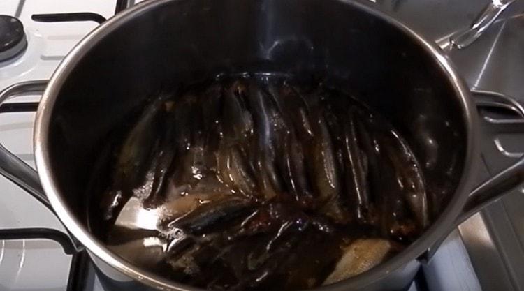Il pesce è pronto, è necessario che sia completamente raffreddato sul fornello.