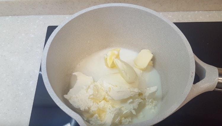 הכניסו חלב, גבינת גבינת גבינה וחמאה לתבנית.