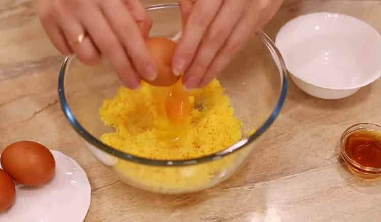 Um einen Orangenkuchen zu machen, mischen Sie die Zutaten