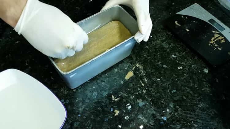 Norėdami gaminti „Borodino“ duoną, paruoškite formą