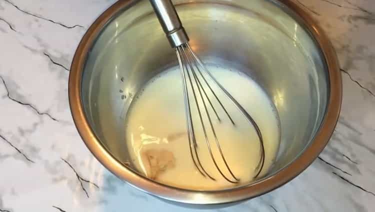 Norėdami gaminti virtus kondensuoto pieno ritinius, paruoškite ingredientus