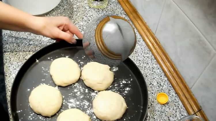 Tejből történő zsemle készítéséhez készítsen egy sütőlapot