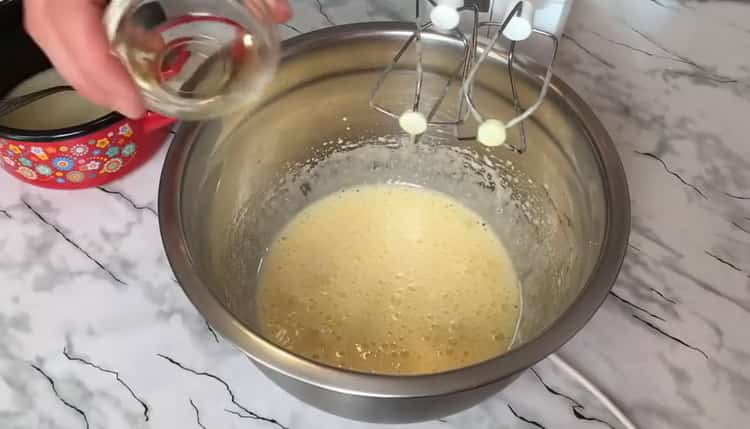 Fügen Sie Butter hinzu, um Vanillepuddinghefe-Brötchen zu machen