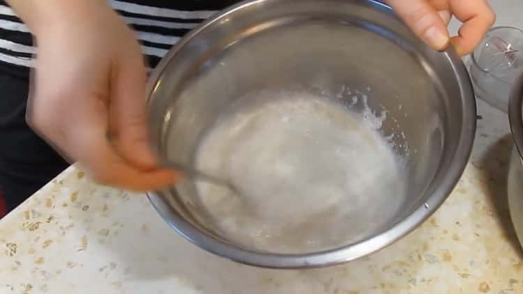 Per preparare rotoli di marmellata, preparare gli ingredienti