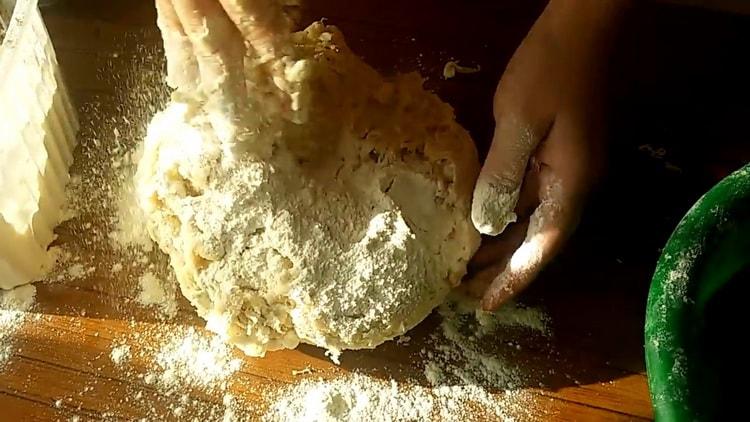 Piiraattien nopea hiiva-leivonnaiset taikina: vaihe vaiheelta kuva valokuvalla