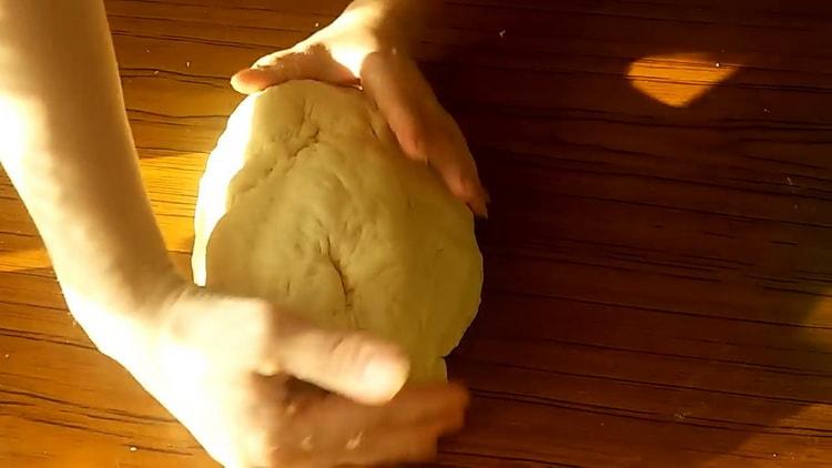 Hogyan lehet megtanulni, hogyan kell főzni az ízletes gyors élesztőből készült tésztát