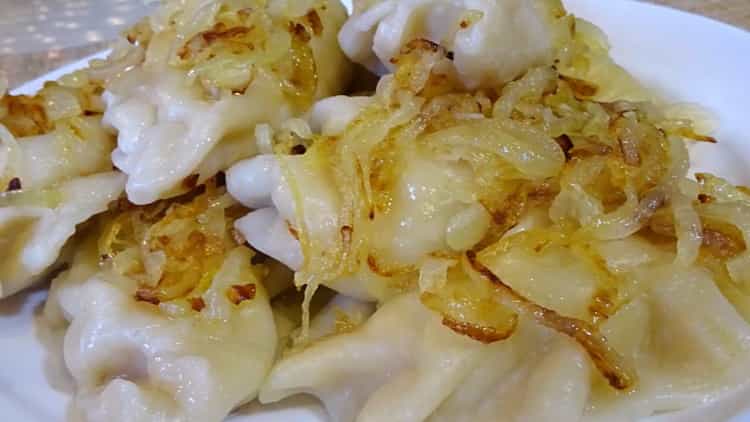 Knödel mit Kartoffeln und Sauerkraut nach einem Schritt-für-Schritt-Rezept mit Foto