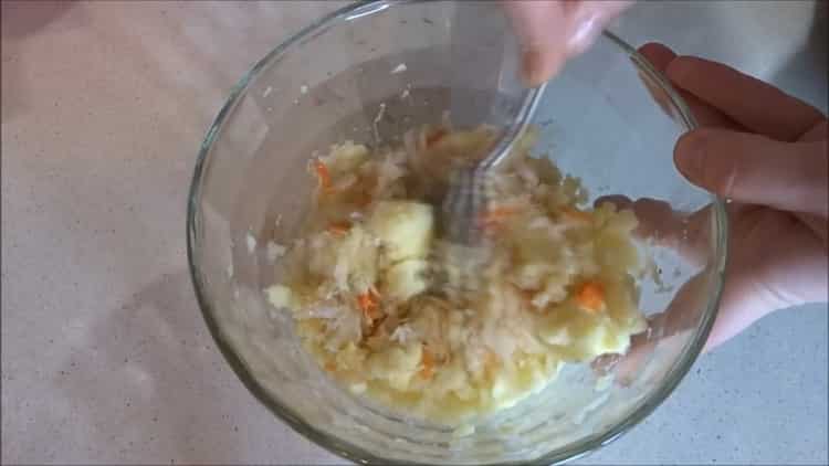 Για να κάνετε ζυμαρικά, ετοιμάστε το γέμισμα