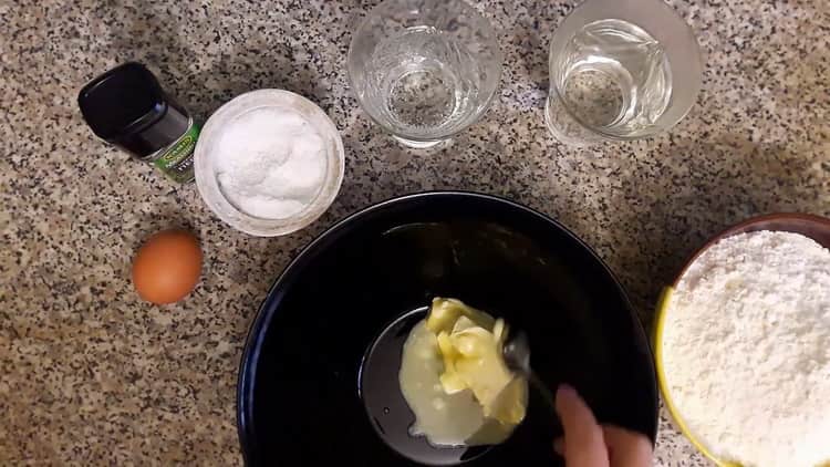 Valmista ainesosat, jotta voit valmistaa nyyttejä raa'illa perunoilla