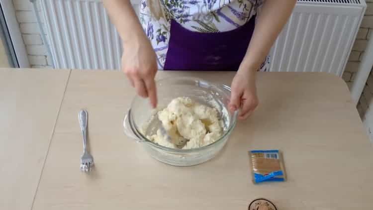 Για να κάνετε cheesecakes με τυρί cottage, ετοιμάστε το γέμισμα