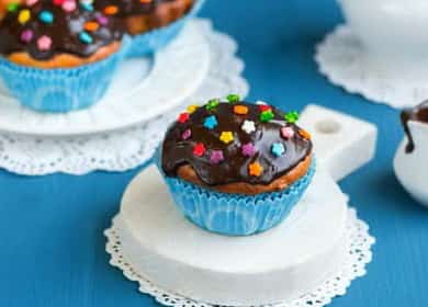 Chocolate icing para sa mga cupcakes sunud-sunod na recipe na may larawan