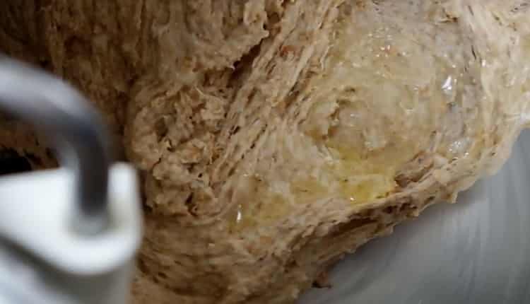 Per fare il pane di grano saraceno nel forno, aggiungi il burro