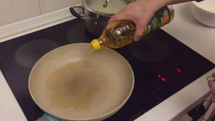 Για να μαγειρέψετε τη μπριζόλα σε ένα τηγάνι, θερμαίνετε τη κατσαρόλα
