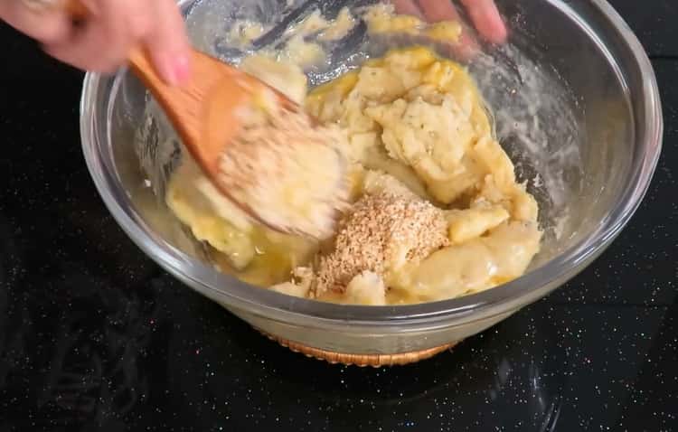 Προσθέστε σουσάμι για να φτιάξετε κέικ πατάτας