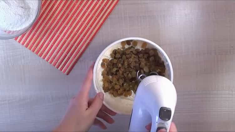 Προσθέστε σταφίδες για να φτιάξετε ένα φλιτζάνι χωρίς γάλα