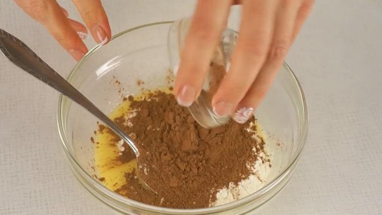 Um einen Cupcake in einer Tasse zuzubereiten, bereiten Sie den Kakao in 5 Minuten zu