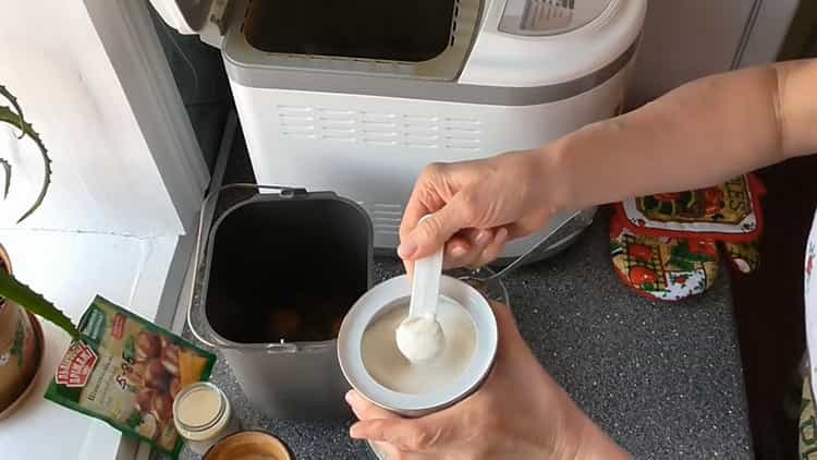 Για να προετοιμάσετε ένα cupcake σε μια μηχανή ψωμιού, ετοιμάστε τα συστατικά