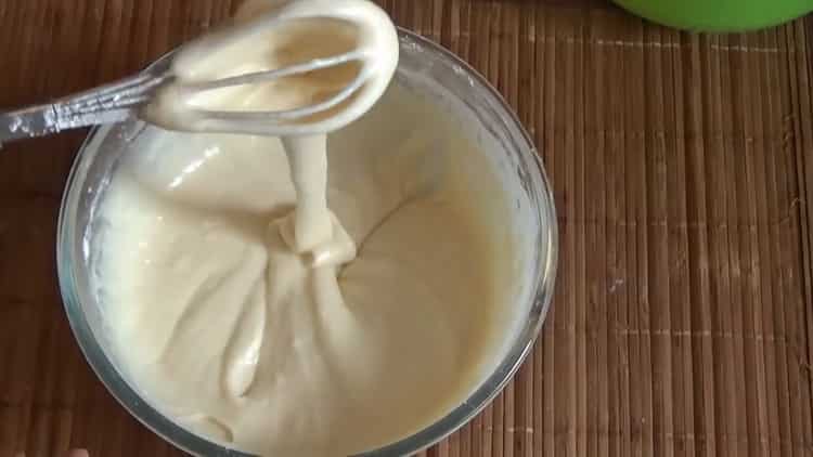 За да направите кефирен кекс, смесете съставките