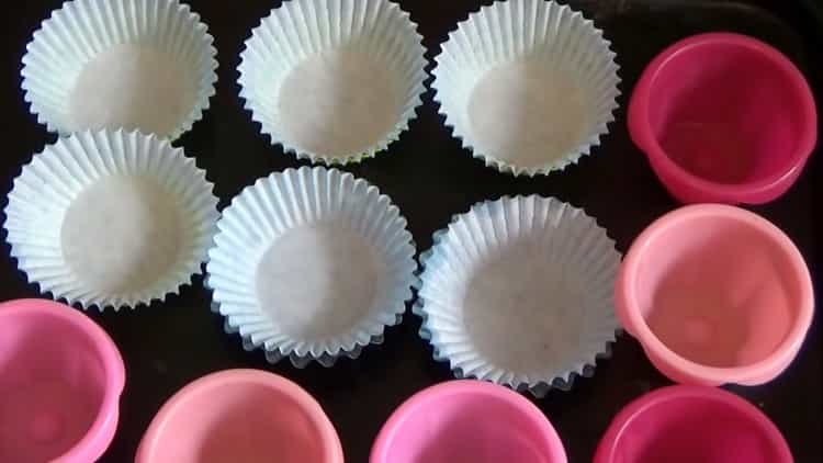 Kefir-cupcake készítéséhez készítsen egy formát